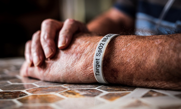 Oxygen wristband