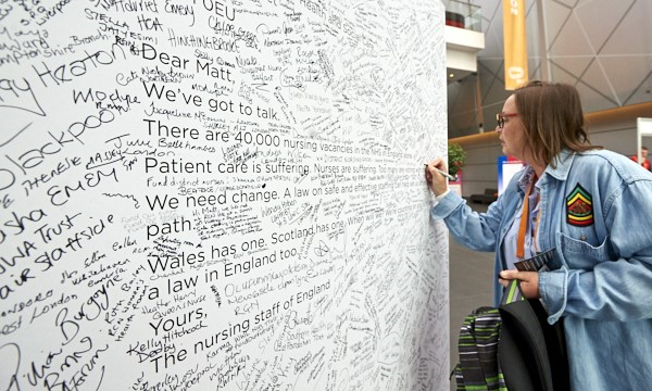 Wall of signatures