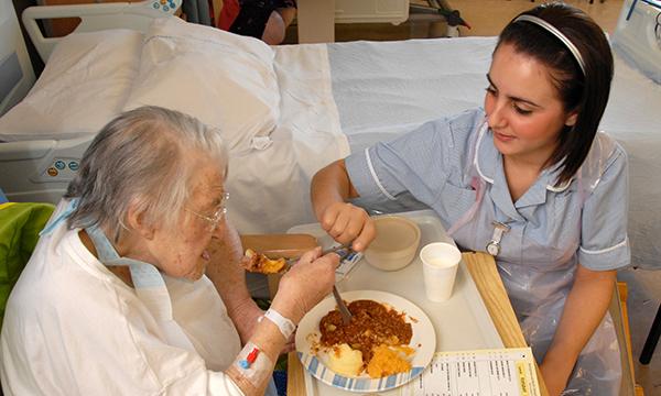 Ensuring adequate nutrition for adults in acute care settings 
