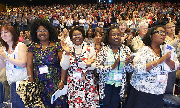 Nurses clapping at a debate during RCN congress