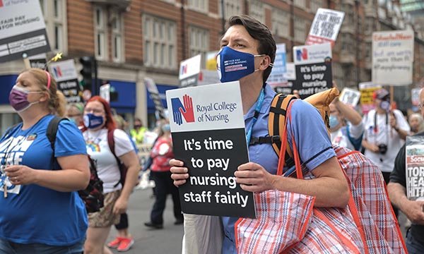 Nurses protest the government’s offer of a 1% pay increase