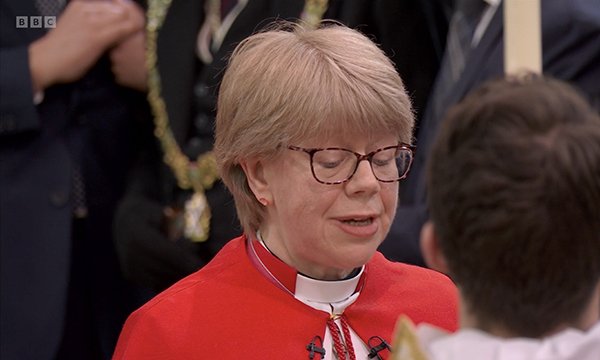 Former chief nurse Dame Sarah Mulally reads the gospel during the coronation service