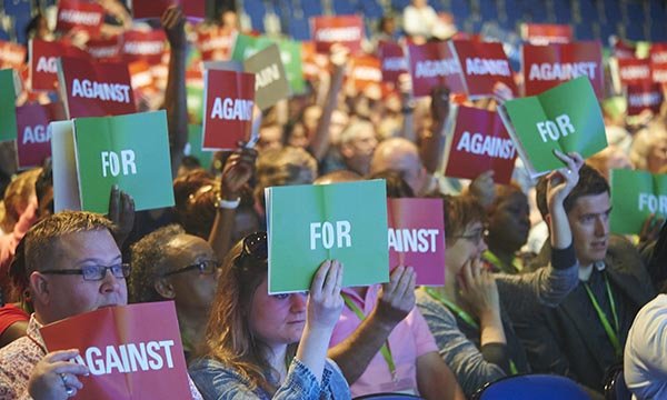 RCN congress audience holds up voting cards: green 'for', red 'against' the debated motion 