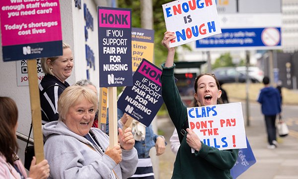 Photo of nurses on the picket line in Cardiff
