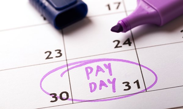 date of pay day is circled on a calendar