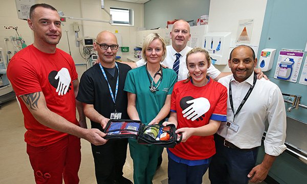Image show emergency care Knifesavers staff in Liverpool University hospital