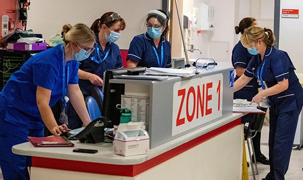nursing staff around a hospital nurses‘ station