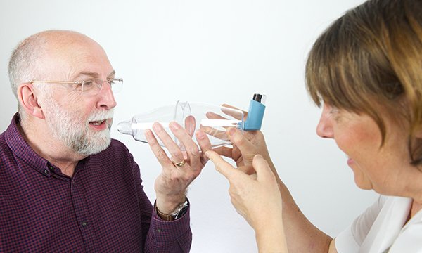 nurse supports patient with asthma