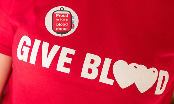 'Give blood' t-shirt motif