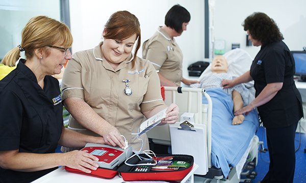 Nursing associates in a simulation