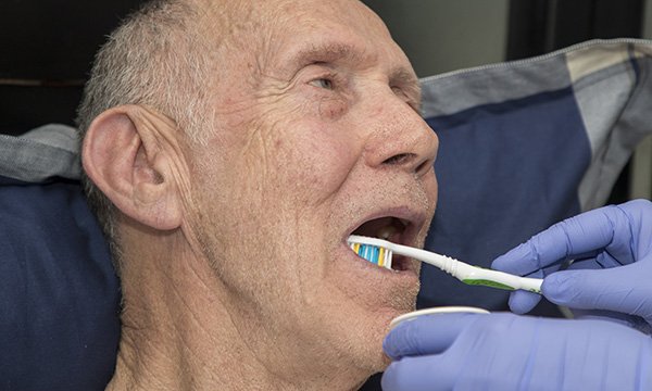 Senior teeth cleaning
