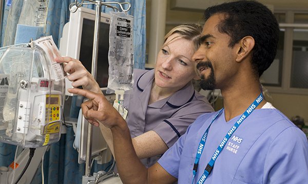 A nursing student being trained to use a patient monitor while on a ward: the opportunity to ‘learn on the job’ is to be extended
