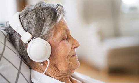 Using personalised music to enhance the well-being of people with dementia 