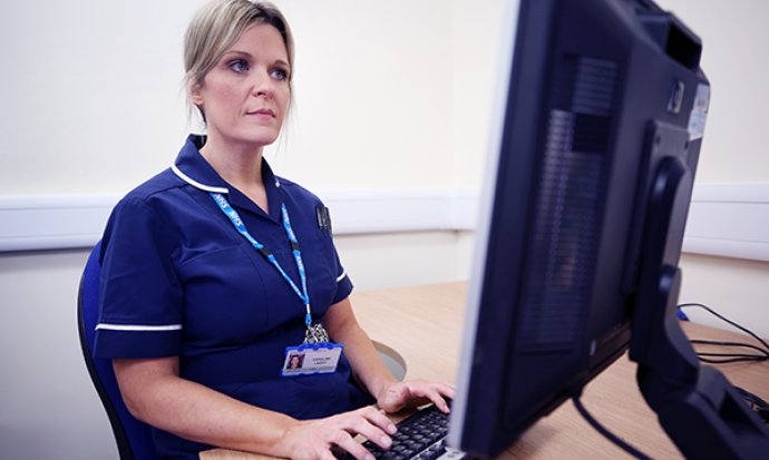 Nurse using a computer