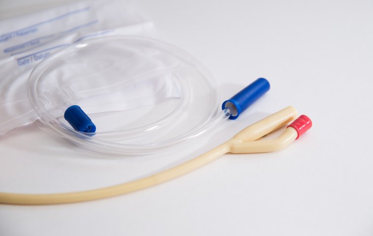Managing complications associated with the use of indwelling urinary catheters