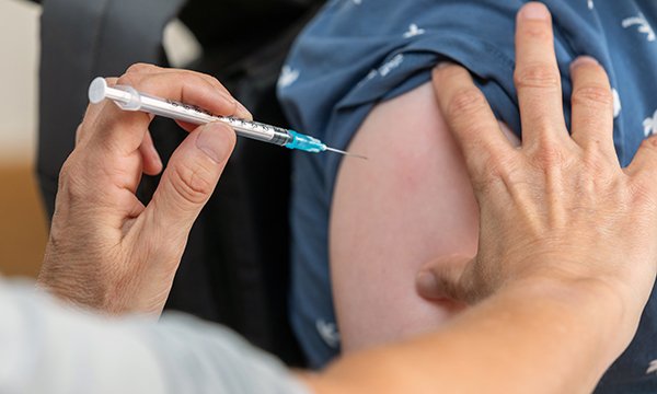 使用“ 8RS”清单来支持安全的疫苗接种实践