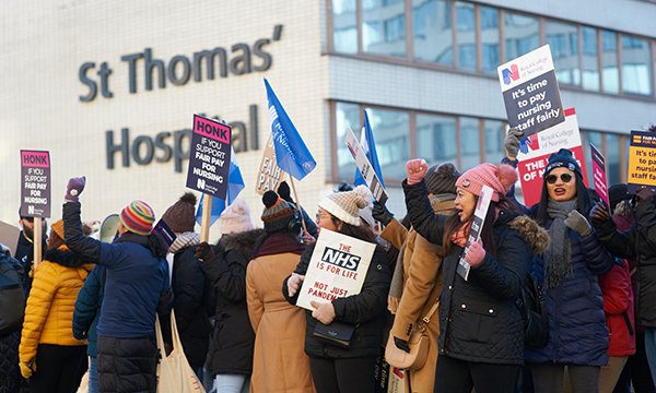 Photo of nurses striking outside St Thomas’ Hospital in London. A new strike is planned for 1 June. 