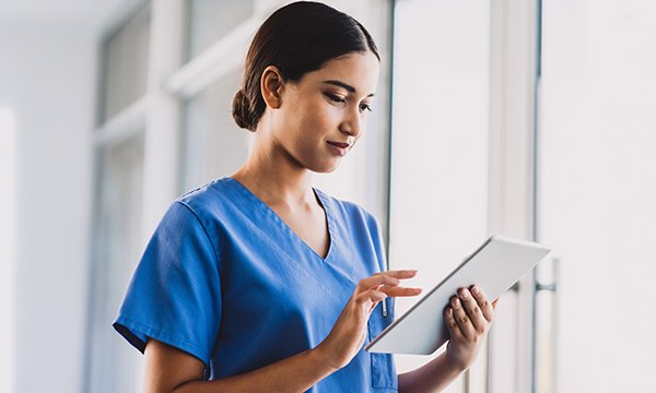 Improving nurses’ digital literacy and engagement with digital workflows through a data-driven education model 