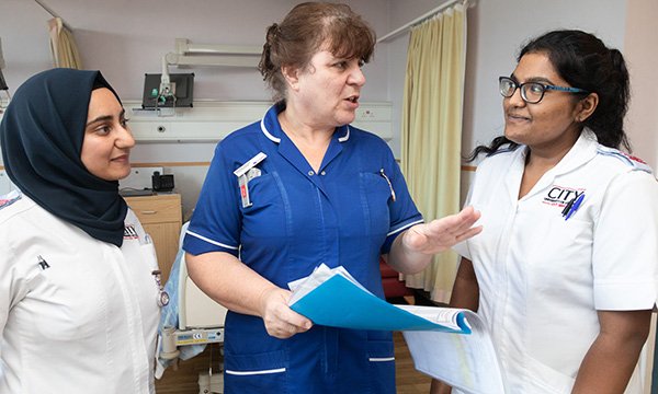 Exploring the role of communication in effective nurse leadership and patient care 