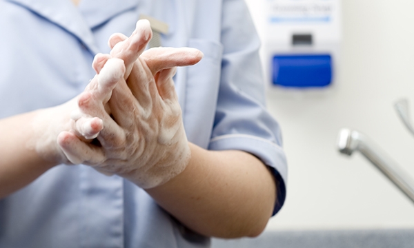 A nurse washing their hands